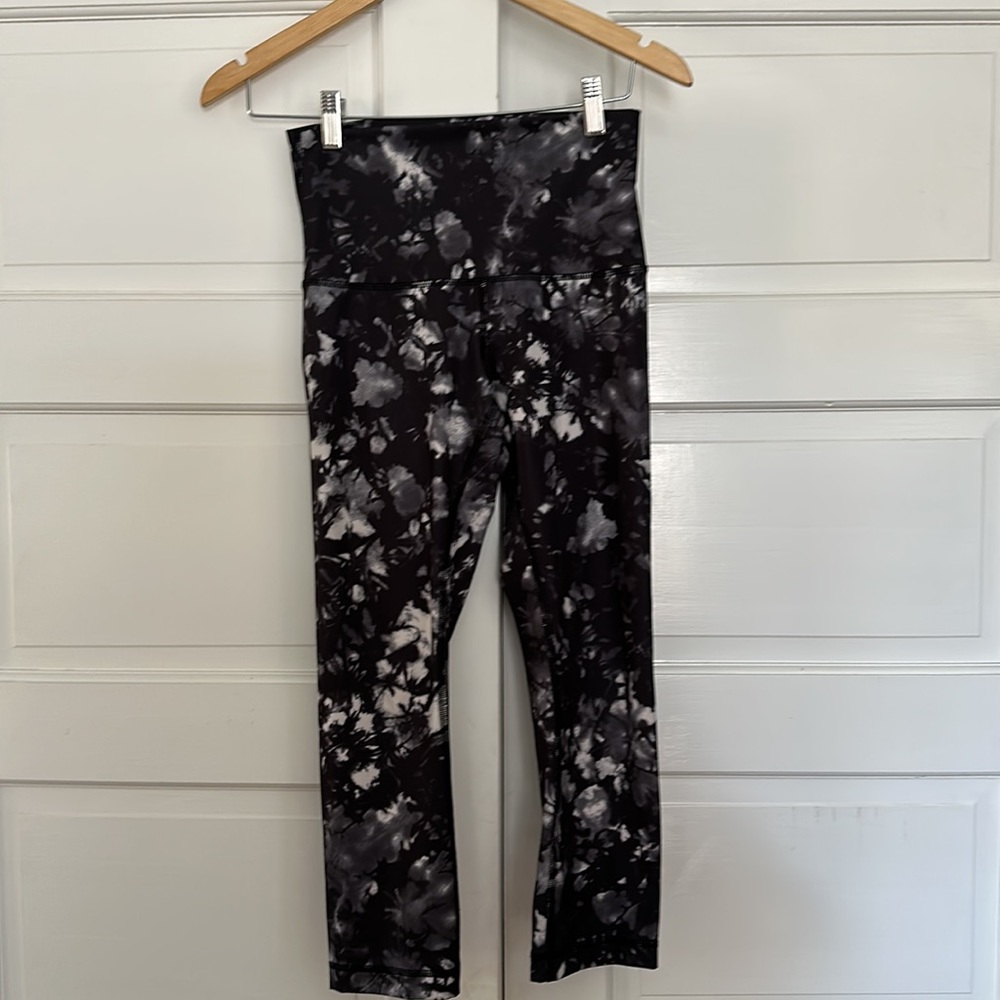 Lululemon Wunder Under Crop (Hi-Rise) Dusk Tie Dye size 6 - Picture 3 of 7